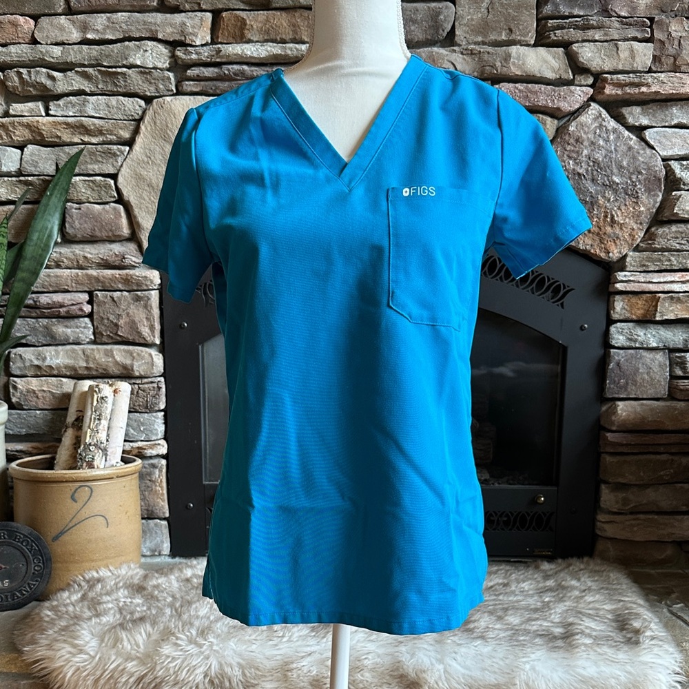 Figs Women's Extreme Blue V-Neck Short Sleeve Top